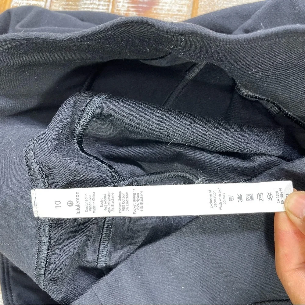 Lululemon cute bow tie joggers Size 10 Color Black